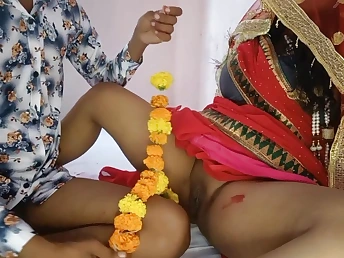 Desi Indian stunner saree with desi dulhan ki suhaagraat, Hindi voice - Desisarika