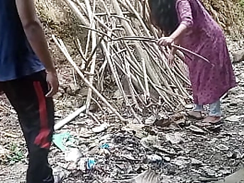 Insatiable Neighbor Aunty Gets Creampied in Public for a Kinky Help