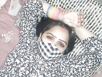 Mayra Bhabhi cheats on her husband with a hung Indian dude in Hindi video - Screwing and Deep-throating in doggy fashion