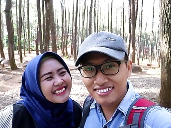 Kali in Bermain di Hutan: A Blonde Nanny's Intercourse with HD Porno and Platinum-blonde Fellatios!