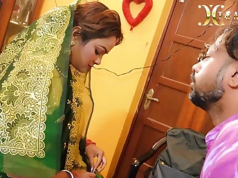 Await this Indian teen Bhabhi desi frequent her lover's hard blarney like a pro!