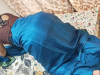 Busty Indian Kamwali seduces her possible Romeo nearly dank earthy hump