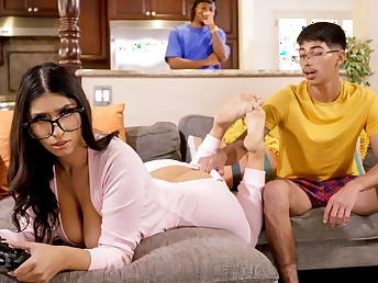 Brazzers: Buxom Violet Myers Game Was Interrupted By A Huge Dark-Hued Impaler On Hardcore HD