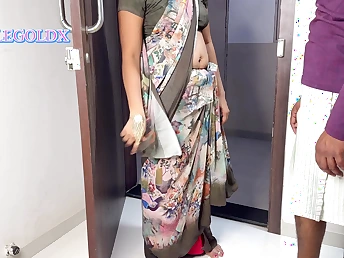 Desi Aunty gets will not hear of tight pussy pounded by Joe be useful to uncultured outclass