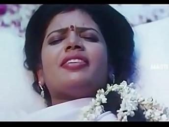 Belly button-perving very first-time paramours experience sizzling mallu sex in saree