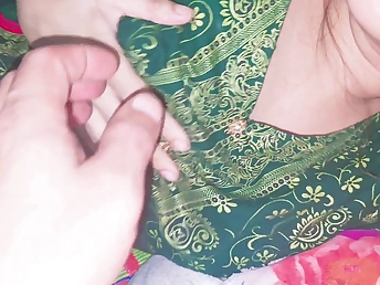 Desi Housewife Pakistani Crazy Wifey gets a hot handjob & explosive orgasm from horny Desi Bhabhi