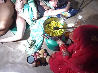 Indian XXXx & Desi Benefactress get nasty in get under one's kitchen with cruel talk with the addition of pussy shagging