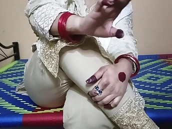 Indian PLUMPER Mature Bhabi gets a hard-core disfigure after a protracted length of existence apart