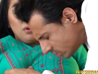 Indian MILF boinked by monomaniac Doctor