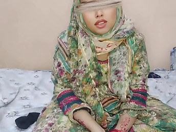 Melted Desi Hijabi Stepsister-Bhabi Ko Bucket Diya gets a pearly floor from her hijab-wearing stepmom